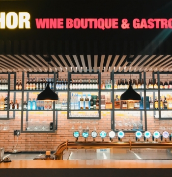SHI LOUNGE AND WINE BAR